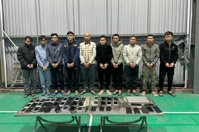 Nhóm đối tượng bị bắt giữ cùng tang vật
Nhóm đối tượng bị bắt giữ cùng tang vật