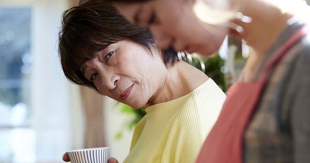 Đưa cả nhà chồng tương lai đi ăn tất niên, sau bữa cơm, tôi quyết định chia tay gấp vì hành động khó chấp nhận của mẹ anh Đưa cả nhà chồng tương lai đi ăn tất niên, sau bữa cơm, tôi quyết định chia tay gấp vì hành động khó chấp nhận của mẹ anh