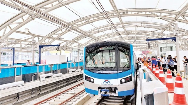 Metro Bến Thành - Suối Tiên chính thức hoạt động "đẩy" giá căn hộ chung cư dọc tuyến tăng nóng 35 - 70%, cao vượt trội so với thị trường