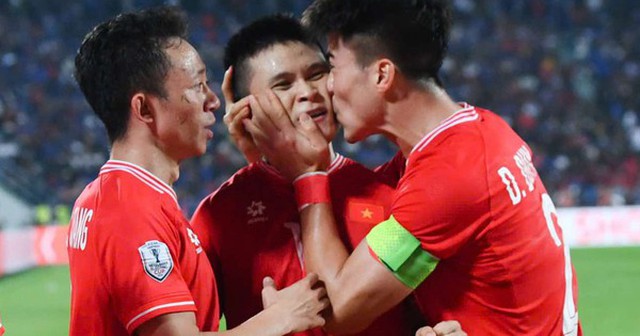 Không thể đỉnh hơn! Tuấn Hải, Hai Long giúp ĐT Việt Nam vô địch AFF Cup 2024, Duy Mạnh gửi luôn nụ hôn