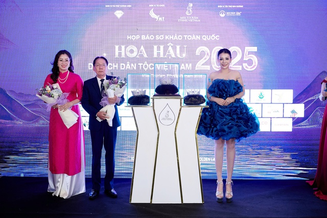 Lộ diện chiếc vương miện chính thức của Hoa hậu Du lịch Dân tộc Việt Nam 2025: Thiết kế mang linh hồn núi rừng Tây Bắc, tôn vinh vẻ đẹp 54 dân tộc Việt