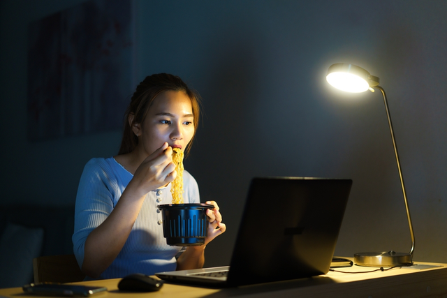 Để bụng đói đi ngủ hay ăn đêm có hại hơn? Chuyên gia chỉ ra sự thật khiến nhiều người phải thay đổi thói quen