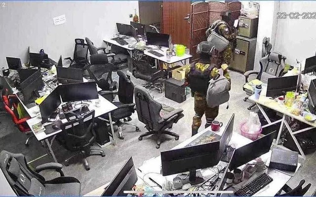 Bên trong một trung tâm lừa đảo cuộc gọi tại Myanmar (Ảnh: Telegram)

