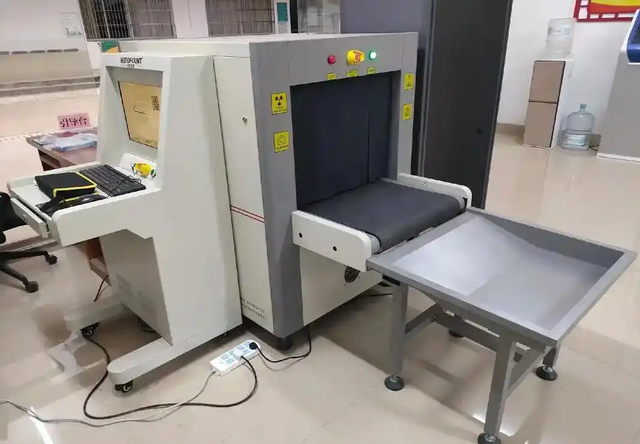 Người phụ nữ mất lắc tay 21 chỉ vàng trị giá 166 triệu đồng khi qua cửa an ninh: 48 giờ tìm kiếm và hành động gây ngỡ ngàng của người lao công