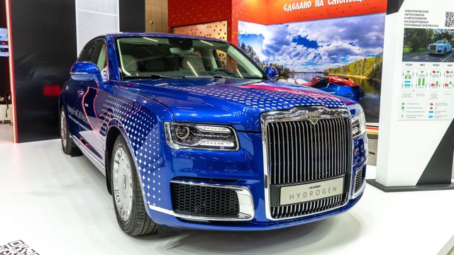Hãng làm limousine cho ông Putin ra mắt xe đi 900km không cần xăng, thải ra nước: Thế giới chưa từng có