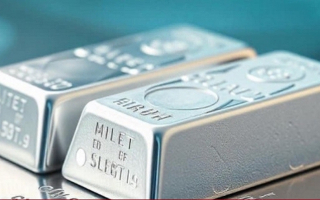 Bạc bất ngờ tăng giá, 'cháy hàng': Người dân kéo đi mua, chuyên gia cảnh báo gấp