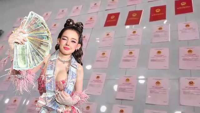 NÓNG: Thu giữ 80 sổ đỏ, hơn 8.000 USD và 4 sổ tiết kiệm ngân hàng trong két sắt nhà Ngân 98