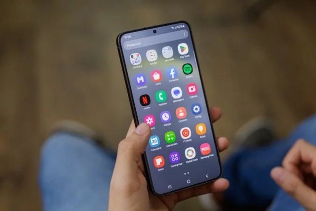 Chúng ta đang sống trong thời đại mà mua điện thoại đắt tiền là "dại dột": Trước có Samsung, giờ là iPhone