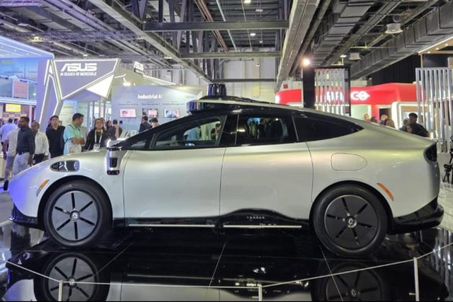 Xe điện tự lái đầu tiên trên thế giới 'Made-by-VinFast' gây tò mò ở Trung Đông