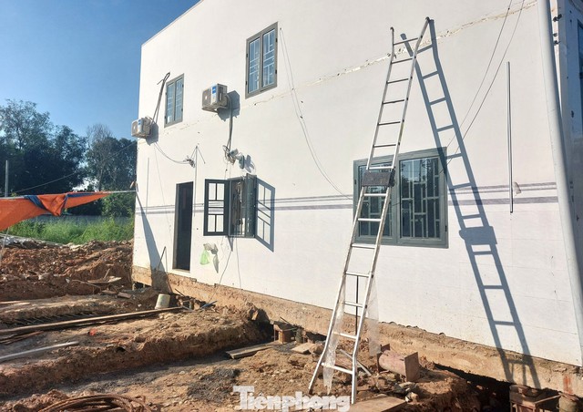 "Thần đèn" di chuyển thành công ngôi nhà xây nhầm: Bất ngờ chi phí- Ảnh 5. "Thần đèn" di chuyển thành công ngôi nhà xây nhầm: Bất ngờ chi phí- Ảnh 5.