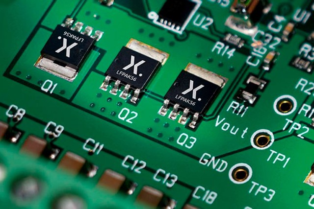 Ngành xe hơi trước nguy cơ khủng hoảng chip tái diễn, chuỗi cung ứng bán dẫn toàn cầu căng thẳng