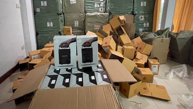 Công nghệ cao vào cuộc, công an lập tức triệt phá đường dây buôn bán tai nghe Marshall và đồng hồ Apple Watch giả, tịch thu hơn 51.000 món đồ nhái