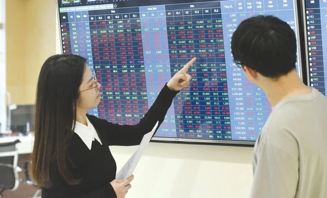 Chứng khoán ra sao sau ngày ‘đen tối’?