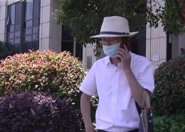 Khách yêu cầu chuyển 184 triệu, ngân hàng chuyển nhầm thành 1,8 tỷ đồng nhưng người nhận không chịu trả lại, còn tuyên bố: "Tôi mới là người phải đòi lại tiền"