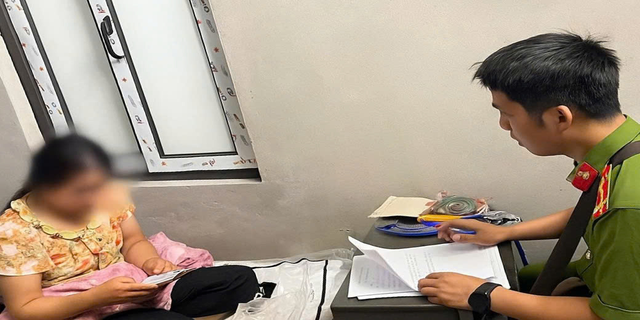 Chuẩn bị chuyển khoản 150 triệu đồng để đi Hàn Quốc, người phụ nữ ở Hà Nội bất ngờ quay xe báo công an- Ảnh 1. Chuẩn bị chuyển khoản 150 triệu đồng để đi Hàn Quốc, người phụ nữ ở Hà Nội bất ngờ quay xe báo công an- Ảnh 1.