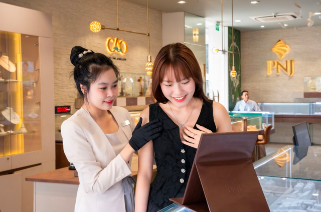 PNJ mỗi ngày lãi 4,06 tỷ đồng bất chấp nhu cầu trang sức yếu do giá vàng tăng cao
