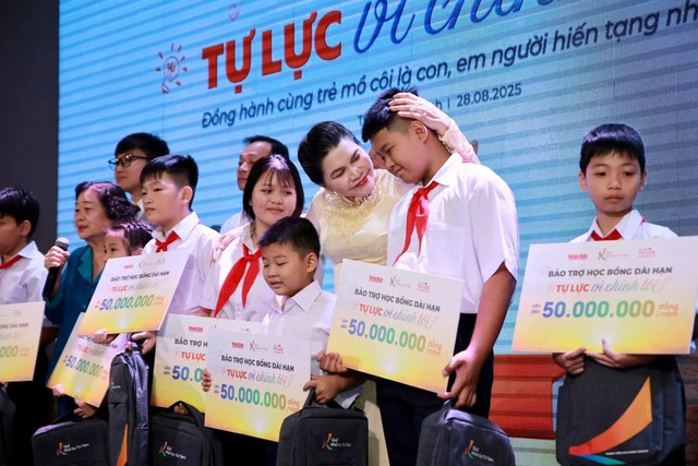 “Nữ tướng” nổi tiếng ngành BĐS và quỹ trăm tỷ thay đổi cuộc đời những con người ở tận cùng nỗi đau