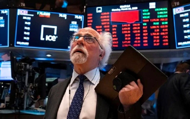 Khối ngoại tiếp đà bán ròng 1.200 tỷ trong phiên VN-Index giảm sâu, tâm điểm xả mạnh bộ đôi cổ phiếu "bank, chứng"