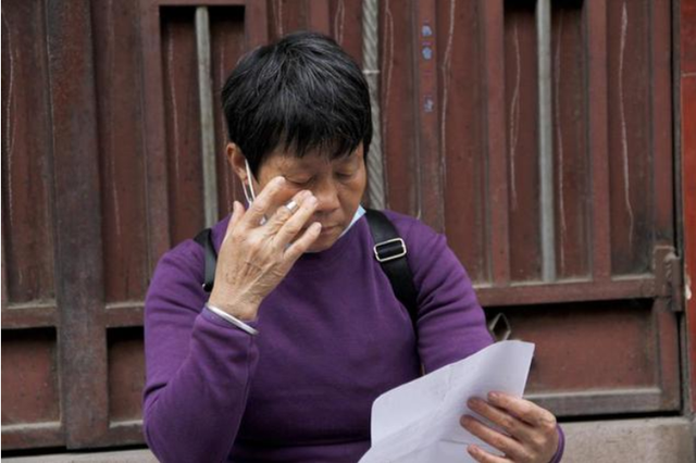 Cụ bà gửi tiết kiệm hơn 740 triệu đồng, 27 năm sau đến tất toán thì ngỡ ngàng tiền lãi chỉ 18 triệu: Ngân hàng báo "Chỉ hưởng lãi suất không thời hạn"