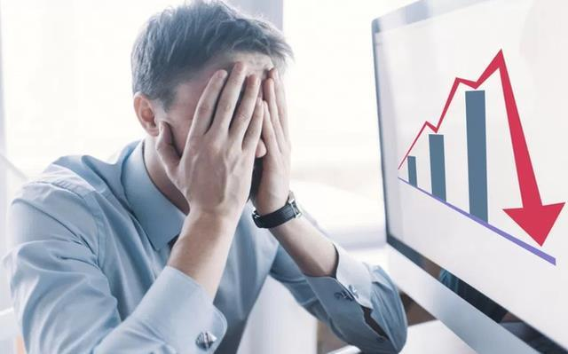 Điều gì khiến VN-Index bất ngờ bị "đánh úp" giảm 30 điểm vào cuối phiên?