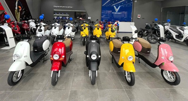 VinFast giảm 12% giá xe máy điện, đại lý vẫn ưu đãi thêm: Có xe chi chưa tới 10 triệu đã có thể mang về