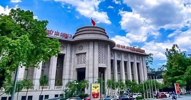 NHNN bơm thanh khoản VND nhiều nhất kể từ 2017, lãi suất qua đêm liên ngân hàng vẫn tăng lên 6%/năm