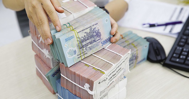 Một ngân hàng lớn vừa tăng lãi suất tiết kiệm, nâng mạnh tiền gửi dưới 6 tháng tại quầy