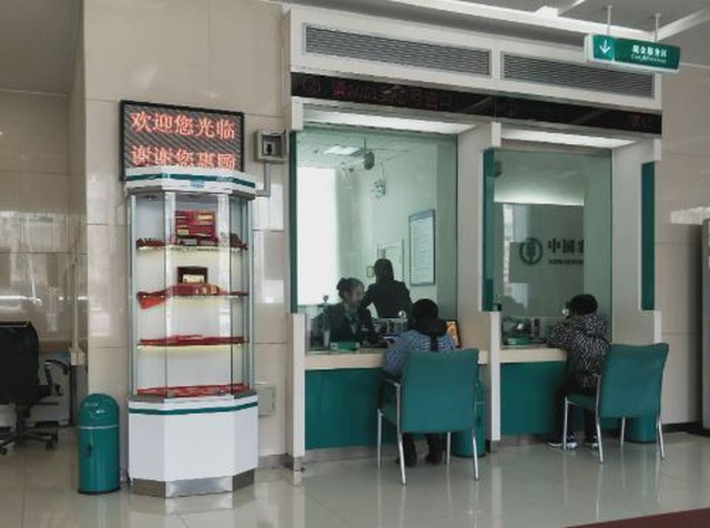 Ngân hàng cho khách vay thế chấp 2,4 tỷ đồng, quá hạn đòi nợ thì phát hiện đối phương đã qua đời, không người thừa kế, tòa tuyên bố: “Tìm phòng dân chính địa phương”