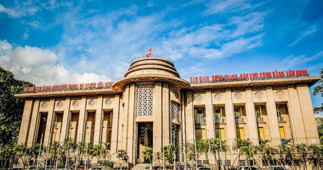 Lãi suất liên ngân hàng giảm mạnh, NHNN thu hẹp hỗ trợ VND cho hệ thống