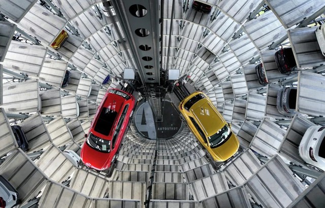 Nhà máy ô tô Volkswagen tại Wolfsburg, Đức.

