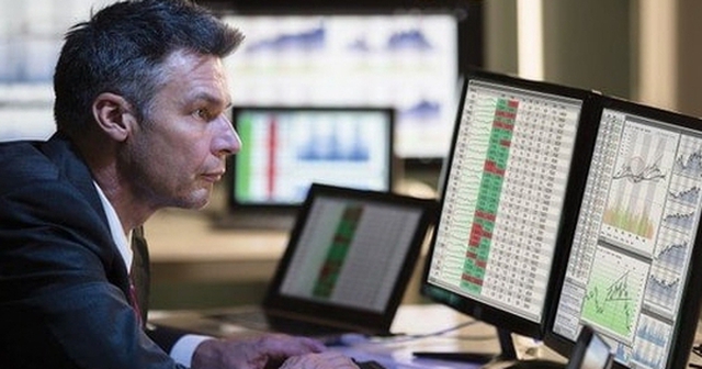 Phiên 31/10: Khối ngoại tiếp đà bán ròng hơn nửa nghìn tỷ, ngược chiều "gom" mạnh một mã chứng khoán