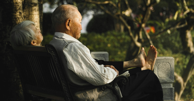 Tiết kiệm được 17 tỷ đồng, cụ ông lập di chúc trao hết cho người lạ khiến 2 con chết sững