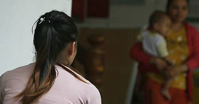 2 giờ đêm đi qua phòng mẹ chồng vẫn còn sáng đèn tôi mới hiểu tại sao từ lúc bà ở cùng, nhà lúc nào cũng bừa bộn