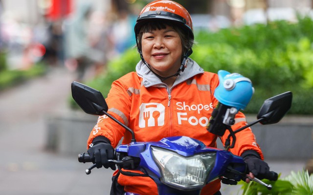 Câu chuyện về những "nữ tài cam" chọn tự do cầm lái cuộc đời