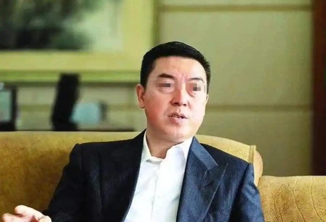 Dùng bảo hiểm nhân thọ vay hơn 237 triệu đồng rồi gửi tiết kiệm kiếm lời, sau 1 năm, người đàn ông được thông báo: “Chúng tôi chưa từng nhận tiền của anh”