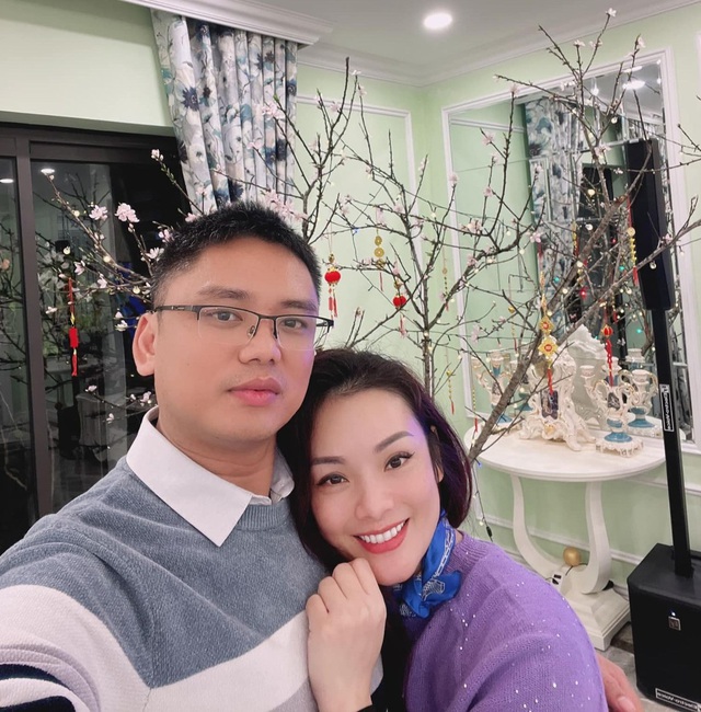 Nữ ca sĩ là lãnh đạo có học vị tiến sĩ, lấy chồng hai là Viện trưởng- Ảnh 4. Nữ ca sĩ là lãnh đạo có học vị tiến sĩ, lấy chồng hai là Viện trưởng- Ảnh 4.