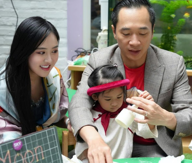 Á hậu Trúc Ny và chồng doanh nhân đầu tư “khủng” cho công chúa 2 tuổi: Học trường quốc tế 300 triệu/năm, đi học bằng xế hộp tiền tỷ, được học thêm ngoại ngữ từ bé