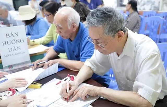 Lại có thủ đoạn lừa đảo mới cực tinh vi nhắm vào người hưởng chế độ hưu trí, bảo hiểm xã hội Lại có thủ đoạn lừa đảo mới cực tinh vi nhắm vào người hưởng chế độ hưu trí, bảo hiểm xã hội