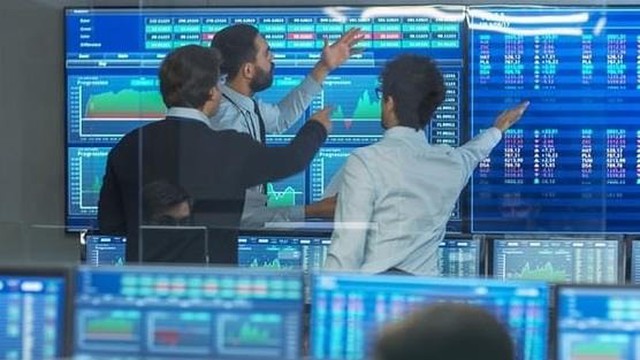 Phiên 7/10: Khối ngoại tiếp đà bán ròng hơn nghìn tỷ, ngược chiều tung 260 tỷ "gom" một cổ phiếu bluechip