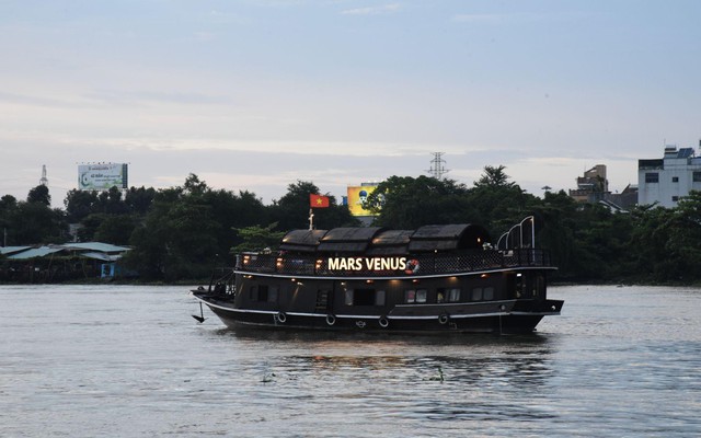 Thiên đường du ngoạn tình yêu tại Mars Venus