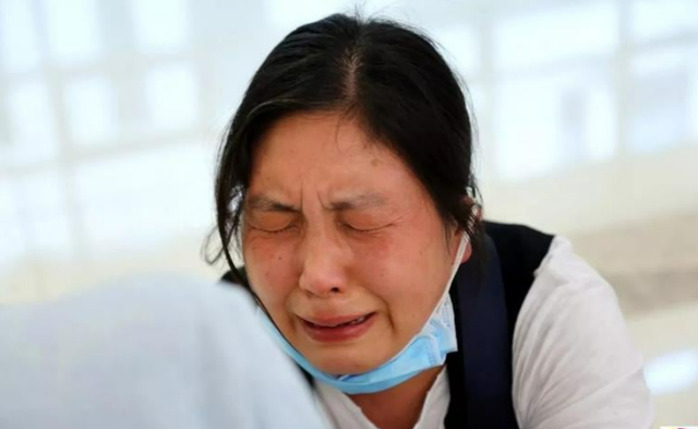 Người phụ nữ gửi tiết kiệm 3,7 tỷ đồng, 5 năm sau chỉ nhận về hơn 4.000 đồng, chất vất ngân hàng thì được thông báo thêm: “Sổ tiết kiệm của chị là giả”