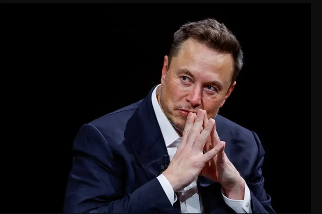 Elon Musk cảnh báo 'cơn sóng thần' AI đang cuốn trôi công việc bàn giấy