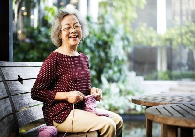 Bà lão 60 tuổi lương hưu 7 triệu đồng, tiết kiệm hơn 1 tỷ đồng vẫn sống chẳng vui: “Cả đời tằn tiện, tôi quá hối hận vì sống sai cách”