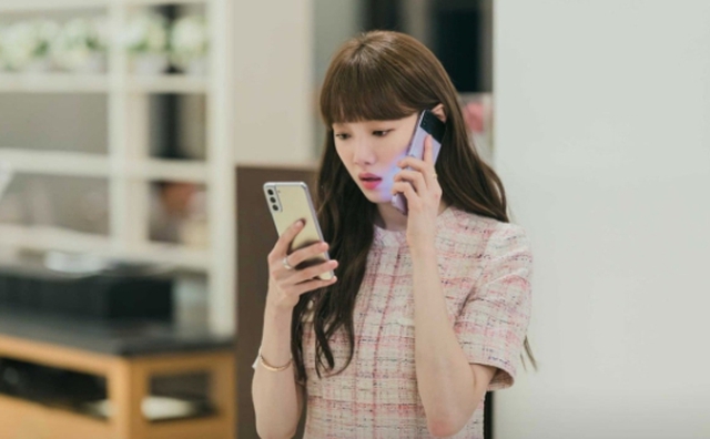 Thường xuyên có 3 hành động này khi nghe điện thoại là biểu hiện của EQ thấp