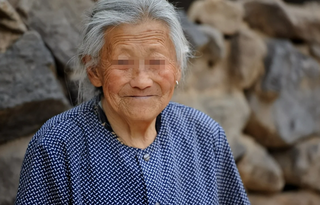 Cụ bà 97 tuổi ở một mình nói thẳng: Sau 70 tuổi, bài tập tốt nhất để kéo dài tuổi thọ không phải đi bộ mà là 6 động tác này