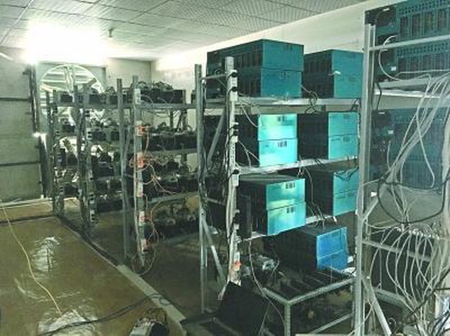 Đột kích căn hộ cho thuê có 80 chiếc máy tính hoạt động 24/24, phát hiện bí mật động trời sau số tiền điện hơn 2,2 tỷ đồng/năm