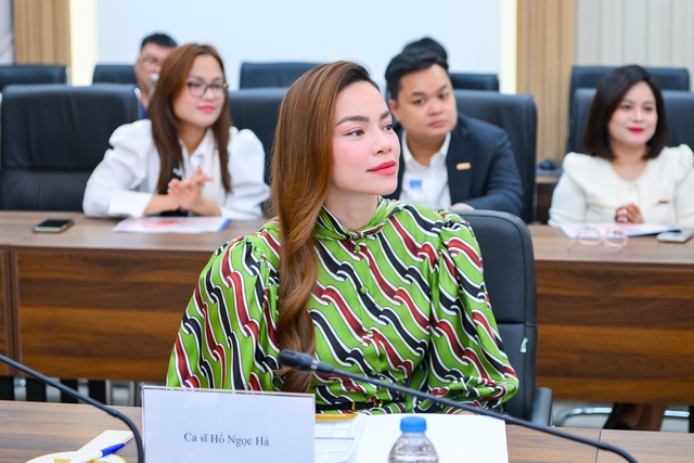 Hồ Ngọc Hà xúc động tặng 500 triệu đồng cho 2 dự án của Giải thưởng Hành động vì Cộng đồng 2025