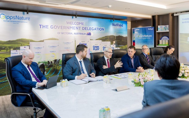 Bộ trưởng bộ tài chính bang Victoria ghé thăm Nutifood