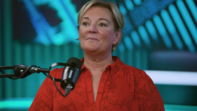 11 tuổi làm 'trụ cột' gia đình, bán hàng rong lẫn rửa bát thuê kiếm sống, người phụ nữ 'không chịu thua số phận' trở thành triệu phú nước hoa nức tiếng