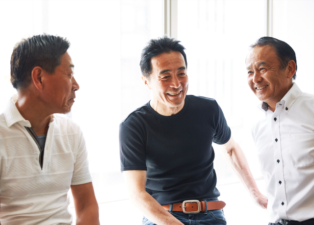 Đồng nghiệp nghỉ hưu mời cả phòng ăn tiệc rồi đột ngột rời đi, tôi đành thanh toán 15 triệu đồng: Về nhà nhận được 1 tin nhắn thay đổi cả cuộc đời